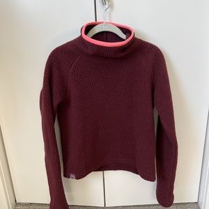 Size 2 Oiselle Sherpa Fleece Cropped Pullover in crimson and pop